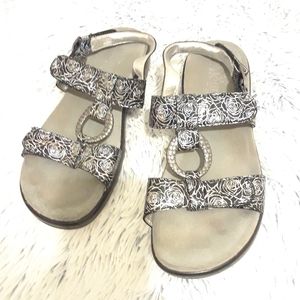Algeria Pre-loved Leather Metalic sandals